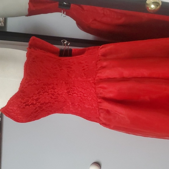 DAZZLING RED FIT N FLARE GOWN STRAPLESS LACE OVERLAY FULL ZIP BACK EMBROIDERED - Picture 10 of 16